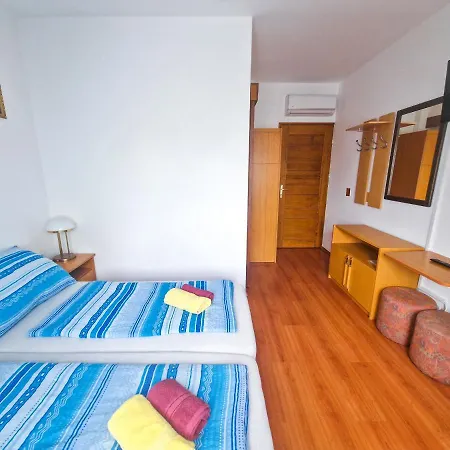 Weinberger Vendeghaz Guest house *
