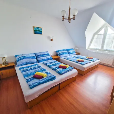 Weinberger Vendeghaz Guest house *