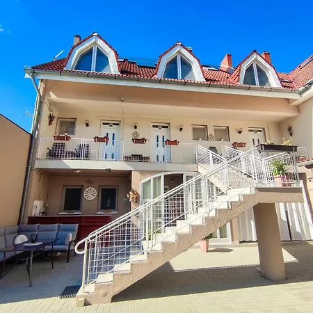 Πανσιόν Weinberger Vendeghaz 3*