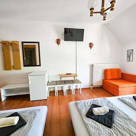 Weinberger Vendeghaz 3* Zamárdi