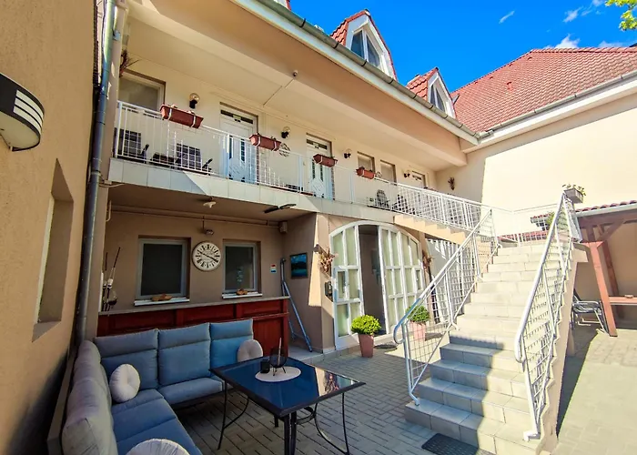 Weinberger Vendeghaz 3* Zamárdi